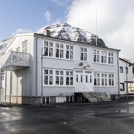 Einarshusid Guesthouse Bolungarvík Exterior foto