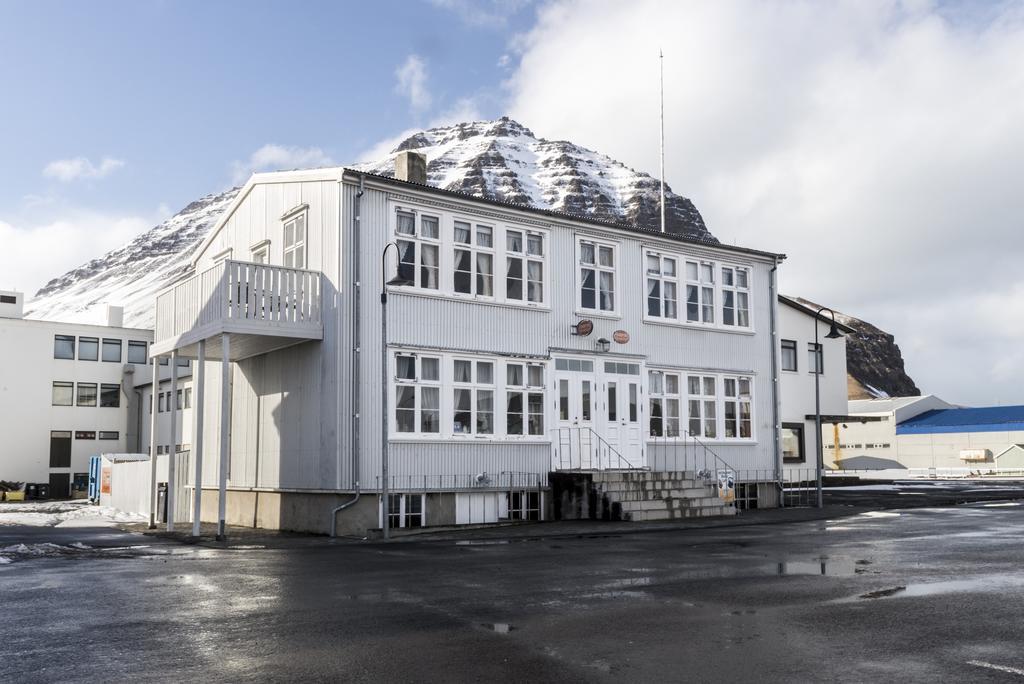 Einarshusid Guesthouse Bolungarvík Exterior foto